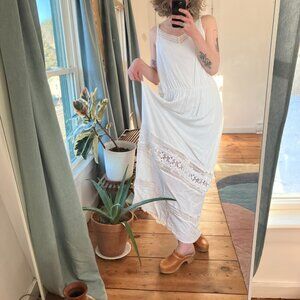 white Fashion 2 Figure maxi dress with boho crochet detailing size XXL (2)